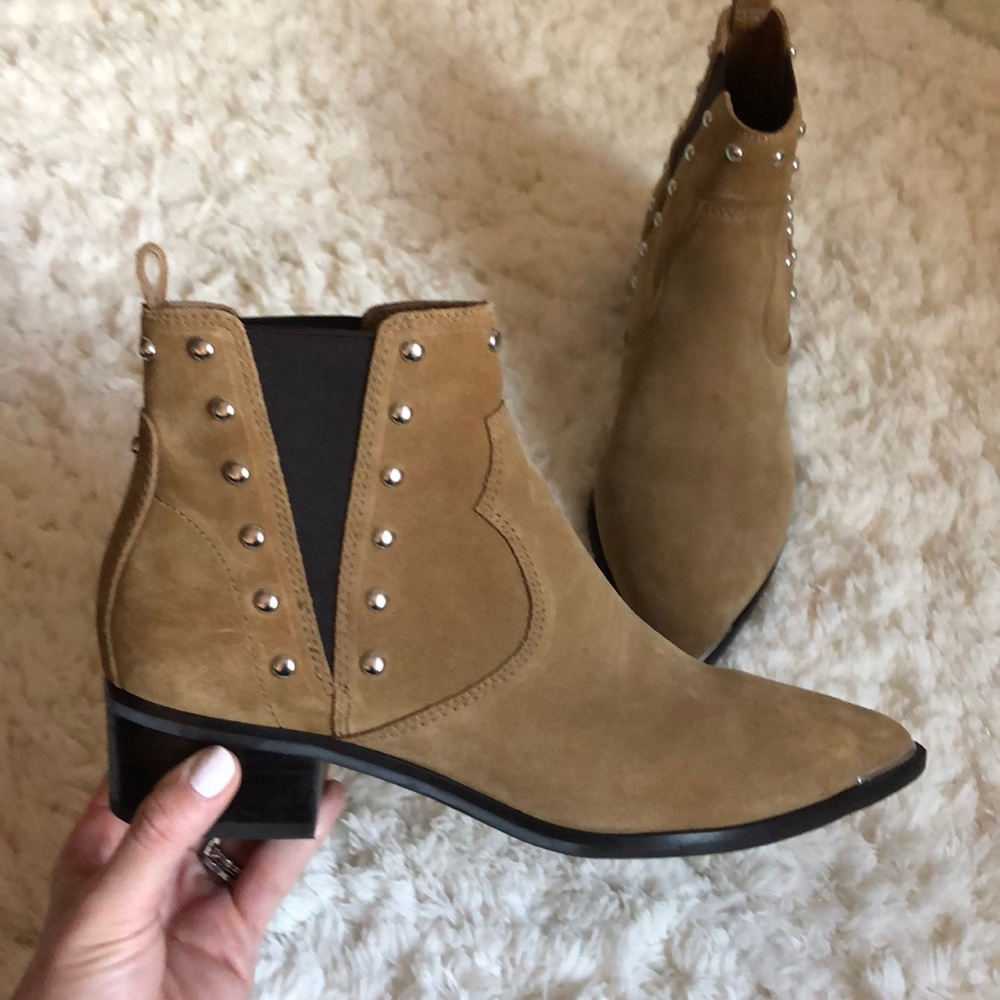 Marc Fisher western booties